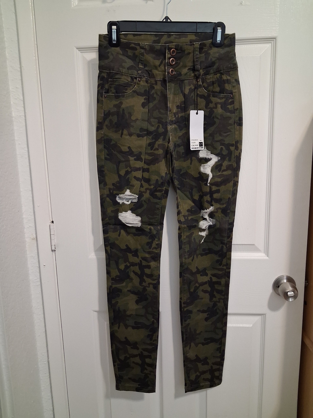 High-Waist Camo Skinny Jeans with Distressed Detail - Olive Green